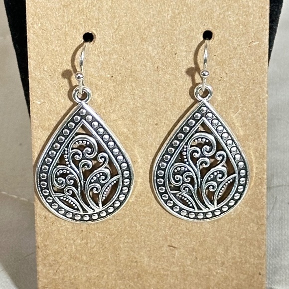 2/$20 Silver tone water droplet filigree floral hook earrings NWOT - Picture 2 of 11